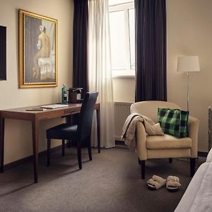 Signature Twin Room